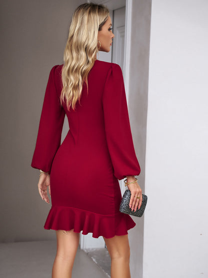 Form-fitting long-sleeve off-shoulder short evening dress